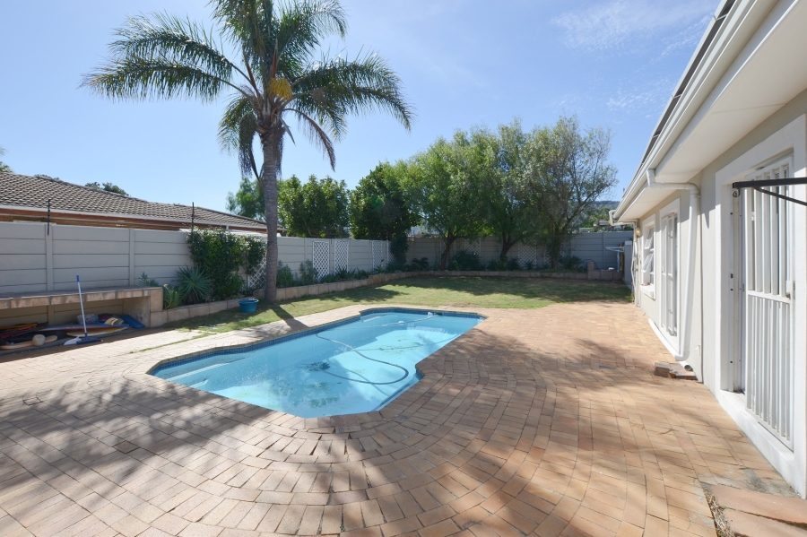 5 Bedroom Property for Sale in Welgelegen 2 Western Cape